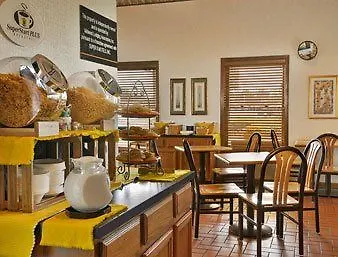 Super 8 By Wyndham Alton 