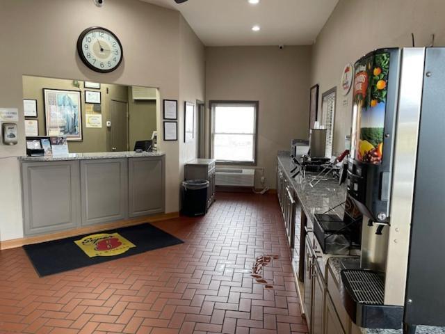 Super 8 By Wyndham Alton